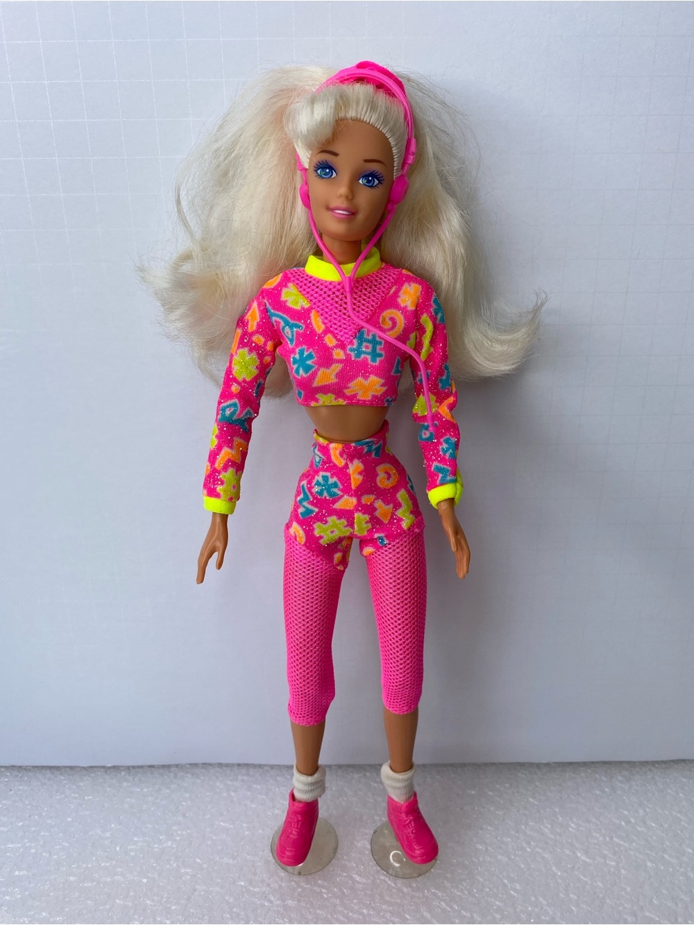 Vintage 1996 Workin' Out Blonde Barbie Doll
Jointed Body Mattel #17317